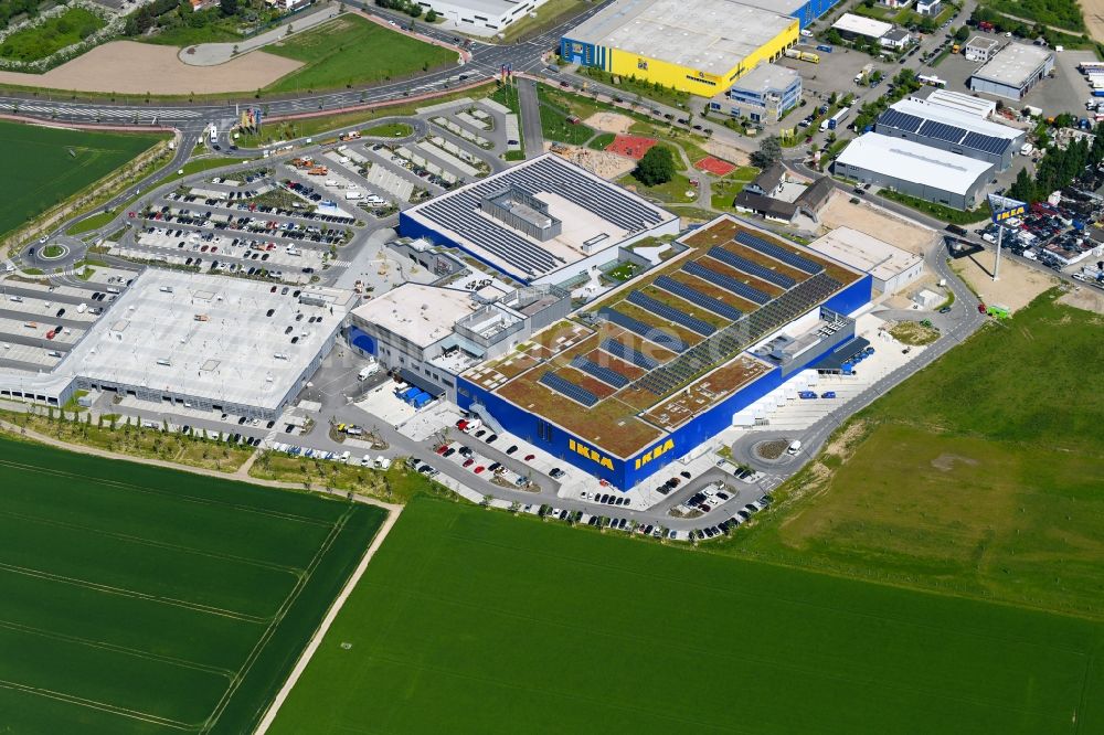 Kaarst aus der Vogelperspektive: Gebäude des Einrichtungshaus - Möbelmarkt der IKEA Möbel & Einrichtungshaus Kaarst an der Hans-Dietrich-Genscher-Straße im Ortsteil Holzbüttgen in Kaarst im Bundesland Nordrhein-Westfalen, Deutschland