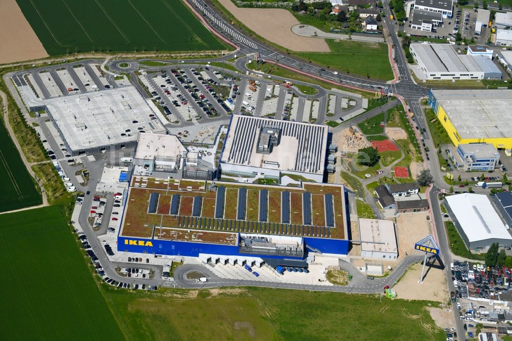 Kaarst von oben - Gebäude des Einrichtungshaus - Möbelmarkt der IKEA Möbel & Einrichtungshaus Kaarst an der Hans-Dietrich-Genscher-Straße im Ortsteil Holzbüttgen in Kaarst im Bundesland Nordrhein-Westfalen, Deutschland