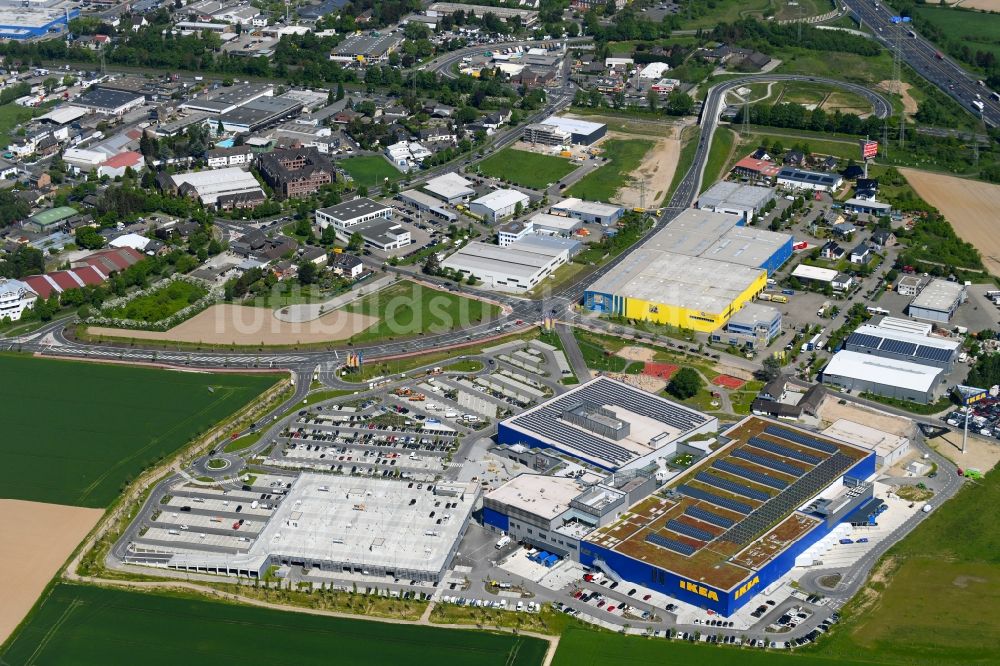 Kaarst von oben - Gebäude des Einrichtungshaus - Möbelmarkt der IKEA Möbel & Einrichtungshaus Kaarst an der Hans-Dietrich-Genscher-Straße im Ortsteil Holzbüttgen in Kaarst im Bundesland Nordrhein-Westfalen, Deutschland