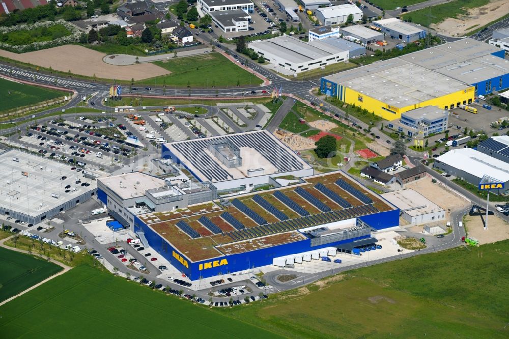 Luftaufnahme Kaarst - Gebäude des Einrichtungshaus - Möbelmarkt der IKEA Möbel & Einrichtungshaus Kaarst an der Hans-Dietrich-Genscher-Straße im Ortsteil Holzbüttgen in Kaarst im Bundesland Nordrhein-Westfalen, Deutschland