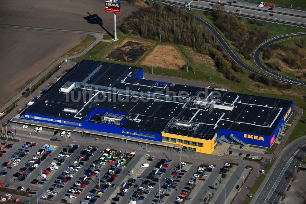 Günthersdorf aus der Vogelperspektive: Gebäude des Einrichtungshaus - Möbelmarkt der IKEA Möbel & Einrichtungshaus Nordpark in Günthersdorf im Bundesland Sachsen-Anhalt