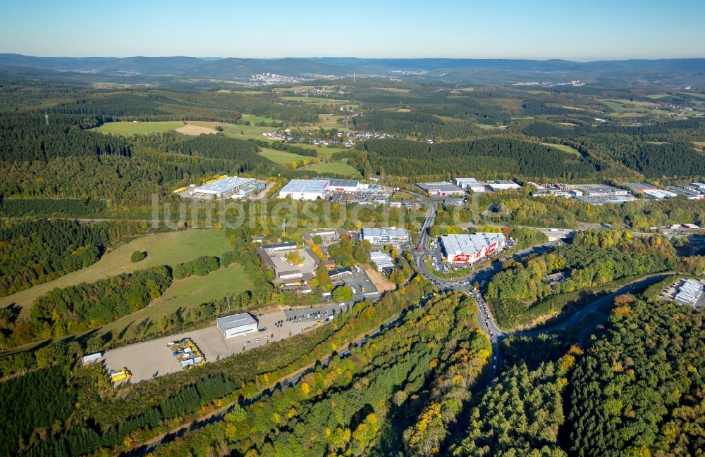 Freudenberg aus der Vogelperspektive: Gebäude des Einrichtungshaus - Möbelmarkt der Möbel Zimmermann GmbH und Co. KG an der Bühler Höhe in Freudenberg im Bundesland Nordrhein-Westfalen