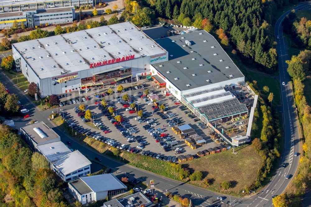 Freudenberg aus der Vogelperspektive: Gebäude des Einrichtungshaus - Möbelmarkt der Möbel Zimmermann GmbH und Co. KG an der Bühler Höhe in Freudenberg im Bundesland Nordrhein-Westfalen