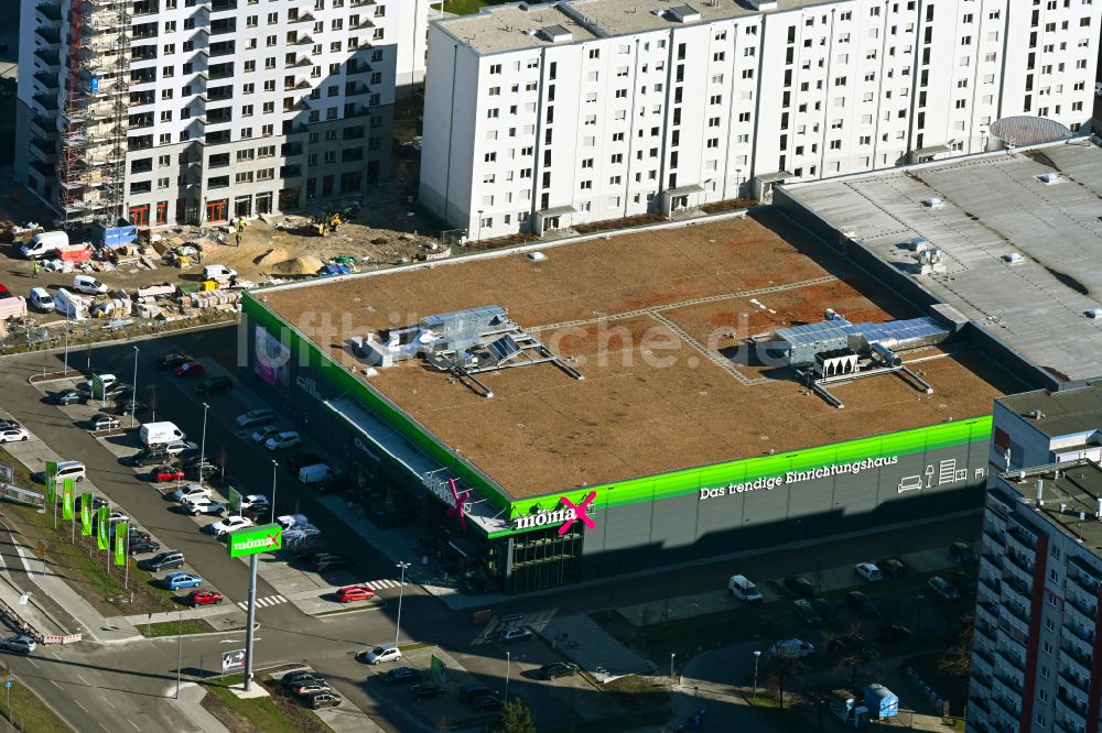 Luftaufnahme Berlin - Gebäude des Einrichtungshaus - Möbelmarkt mömax in Berlin, Deutschland