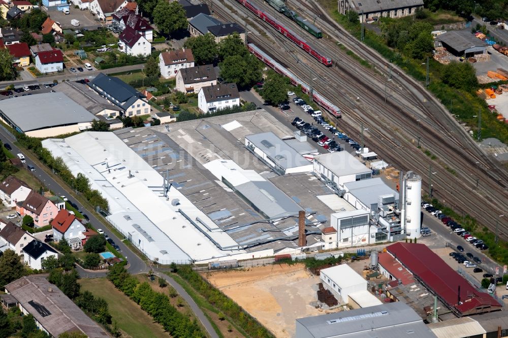 Lauda-Königshofen von oben - Gebäude des Einrichtungshaus - Möbelmarkt Peter Ruppel GmbH & Co. KG in der Bahnhofstraße in Lauda-Königshofen im Bundesland Baden-Württemberg, Deutschland