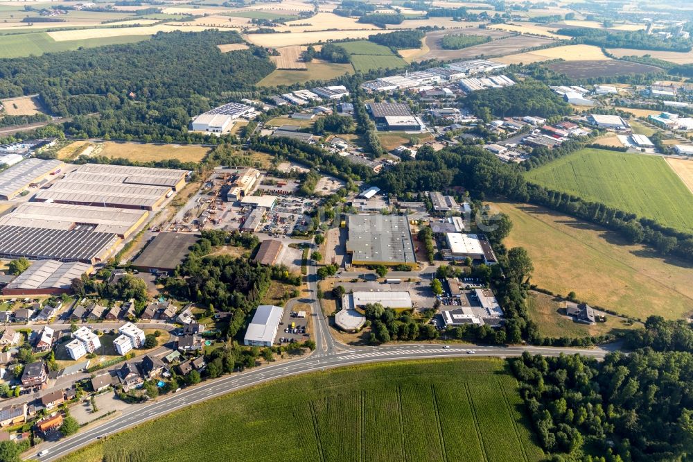 Ahlen aus der Vogelperspektive: Gebäude des Einrichtungshaus - Möbelmarkt der POCO Einrichtungsgesellschaft Ahlen mbH in Ahlen im Bundesland Nordrhein-Westfalen, Deutschland