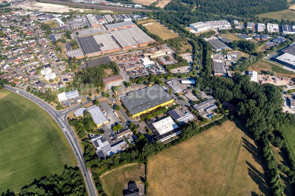 Ahlen von oben - Gebäude des Einrichtungshaus - Möbelmarkt der POCO Einrichtungsgesellschaft Ahlen mbH in Ahlen im Bundesland Nordrhein-Westfalen, Deutschland