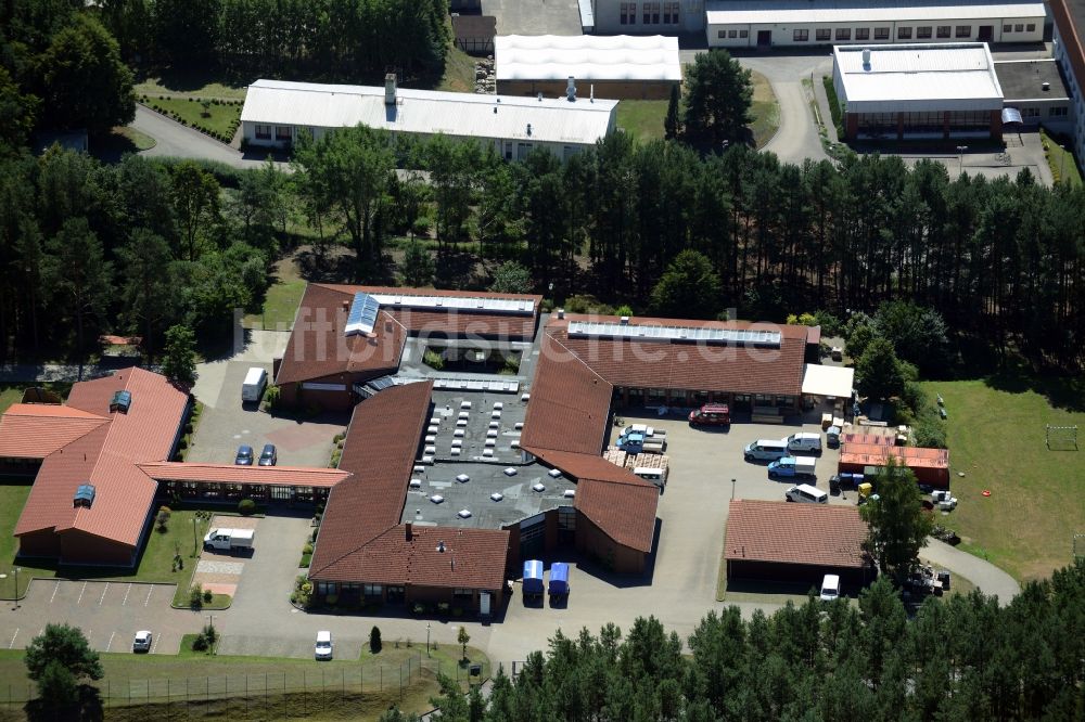 Neustrelitz aus der Vogelperspektive: Gebäude des Einrichtungshaus - Möbelmarkt der REPO- Markt in Neustrelitz im Bundesland Mecklenburg-Vorpommern