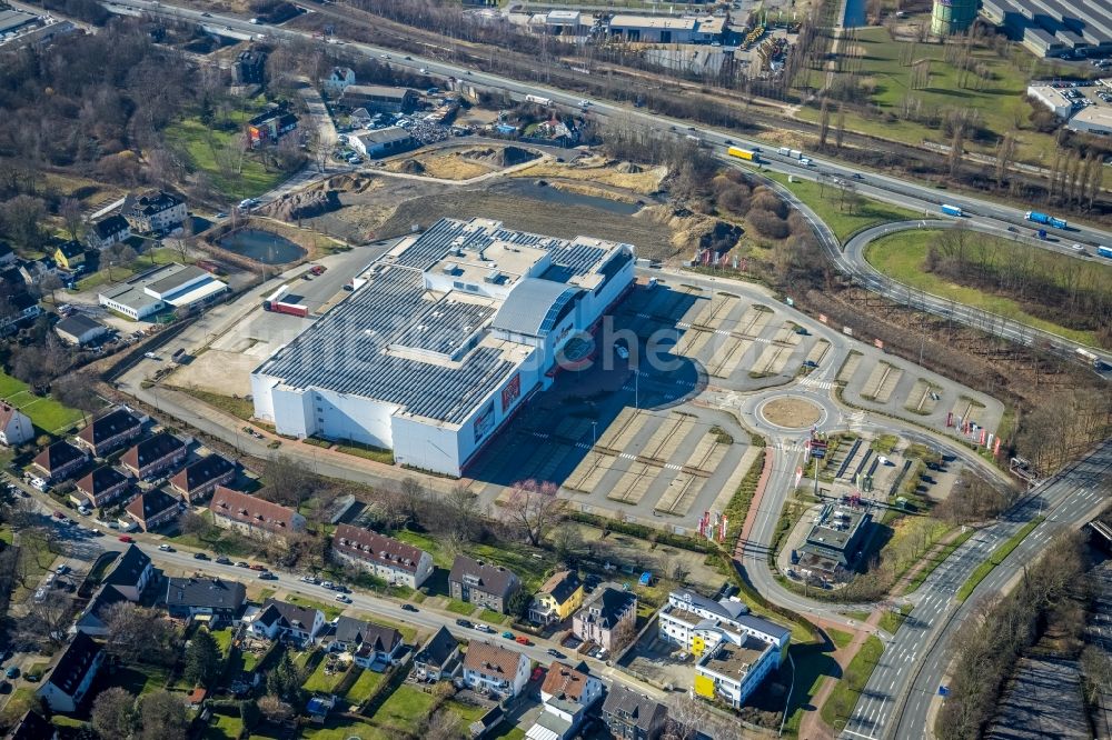 Herne von oben - Gebäude des Einrichtungshaus - Möbelmarkt Zurbrüggen Wohn-Zentrum in Herne im Bundesland Nordrhein-Westfalen, Deutschland