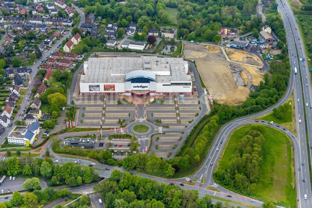 Herne von oben - Gebäude des Einrichtungshaus - Möbelmarkt Zurbrüggen Wohn-Zentrum in Herne im Bundesland Nordrhein-Westfalen, Deutschland