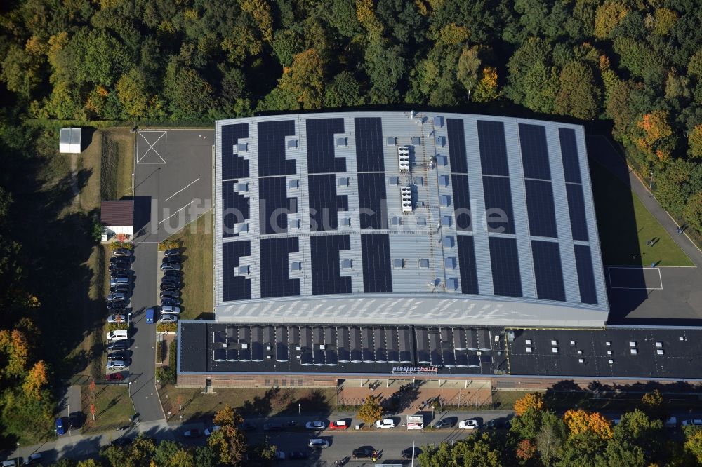 Luftbild Berlin - Gebäude der Eissporthalle Charlottenburg an der Glockenturmstraße in Berlin