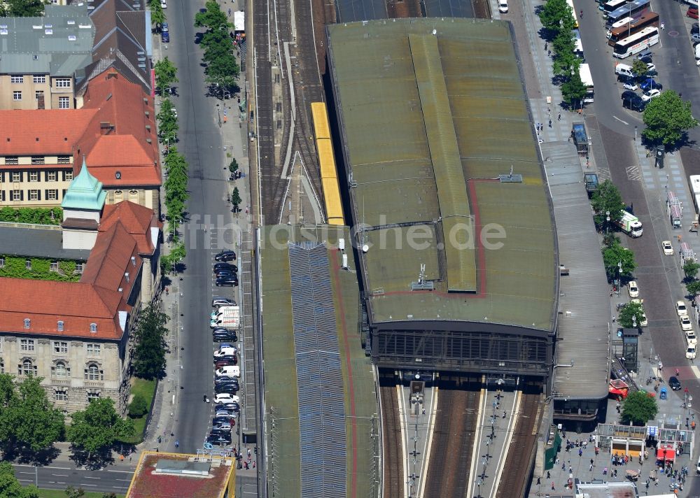 Luftaufnahme Berlin - Gebäude der Empfangshalle der Bahnhof Zoo in Charlottenburg in Berlin