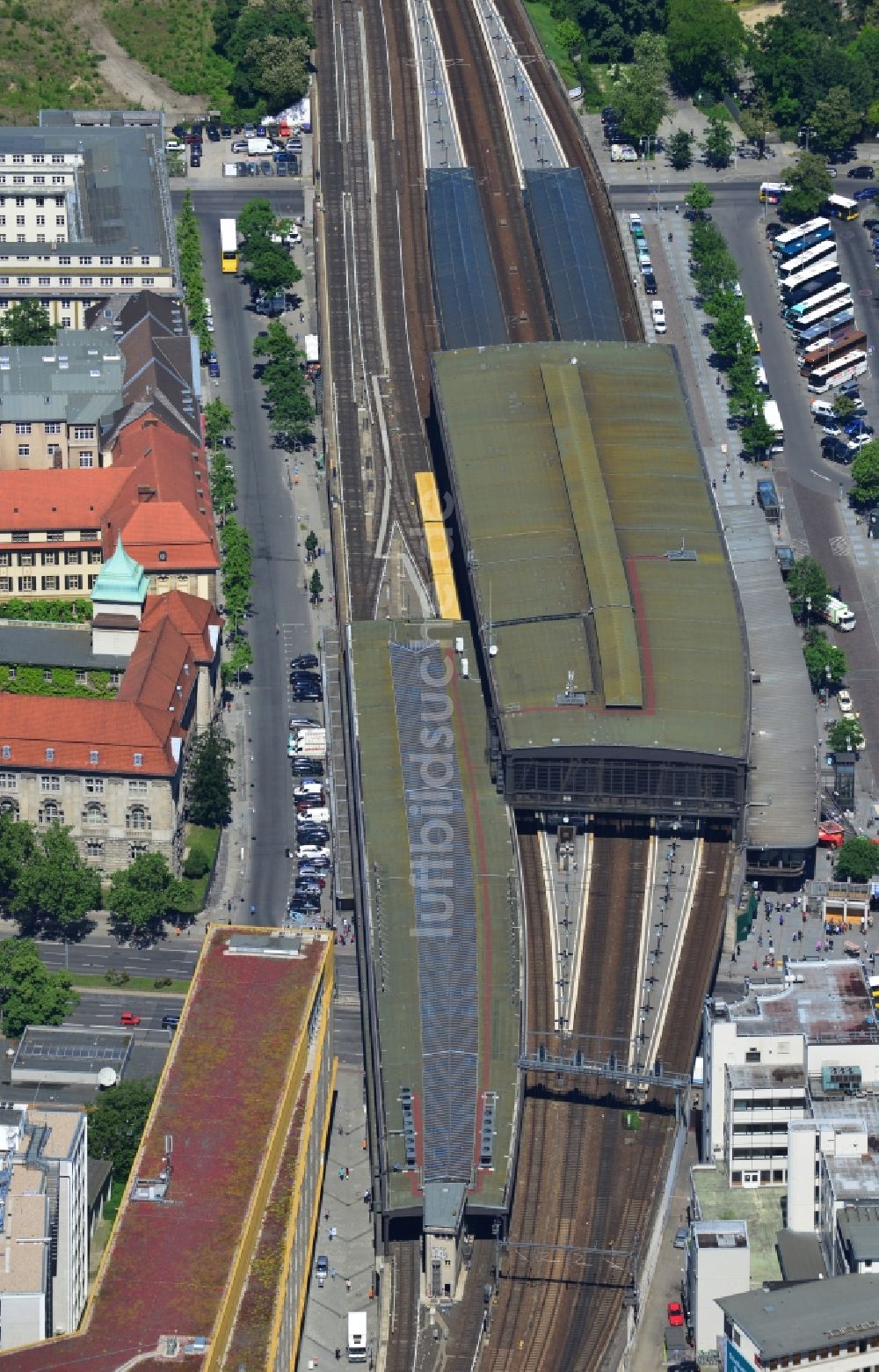 Luftbild Berlin - Gebäude der Empfangshalle der Bahnhof Zoo in Charlottenburg in Berlin