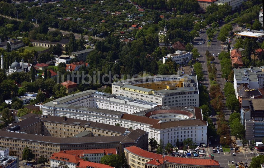 Luftaufnahme Berlin - Gebäude am Fehrbelliner Platz im Stadtteil Wilmersdorf in Berlin