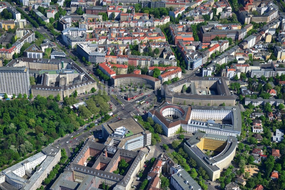 Berlin Wilmersdorf aus der Vogelperspektive: Gebäude am Fehrbelliner Platz im Stadtteil Wilmersdorf in Berlin