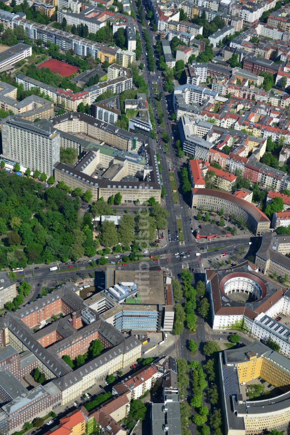 Berlin Wilmersdorf aus der Vogelperspektive: Gebäude am Fehrbelliner Platz im Stadtteil Wilmersdorf in Berlin