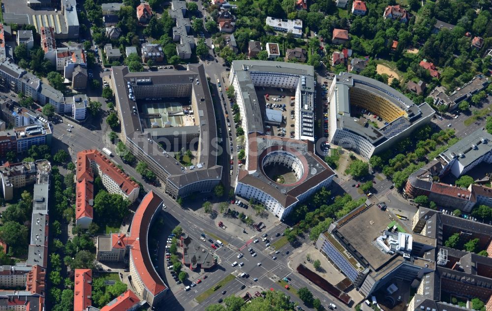 Berlin Wilmersdorf aus der Vogelperspektive: Gebäude am Fehrbelliner Platz im Stadtteil Wilmersdorf in Berlin