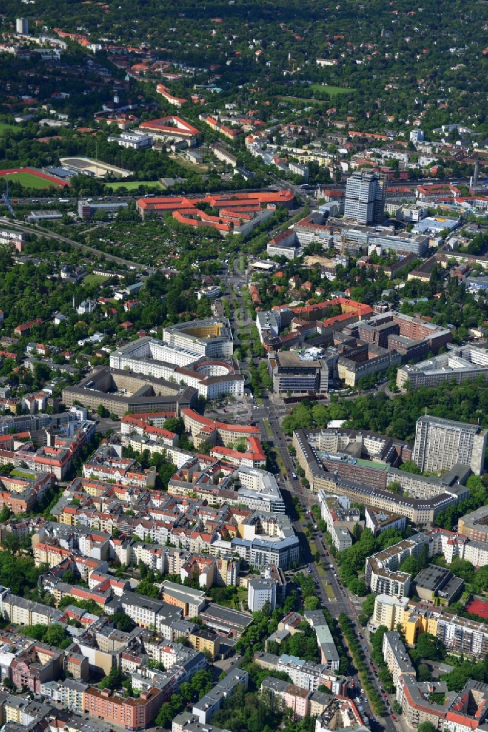 Luftbild Berlin Wilmersdorf - Gebäude am Fehrbelliner Platz im Stadtteil Wilmersdorf in Berlin