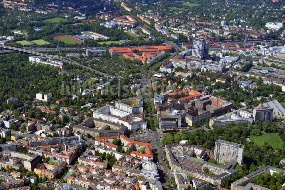 Luftaufnahme Berlin Wilmersdorf - Gebäude am Fehrbelliner Platz im Stadtteil Wilmersdorf in Berlin