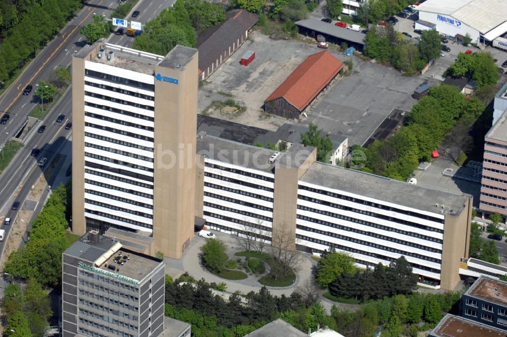 MÜNCHEN von oben - Gebäude der Firma ESG Elektroniksystem- und Logistik-GmbH in München