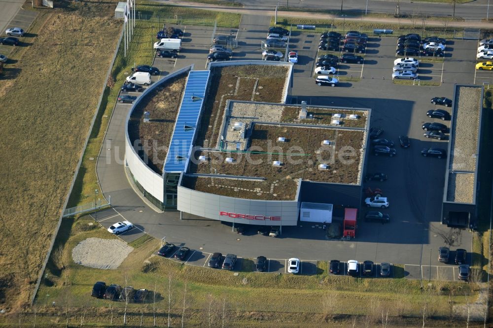 Kleinmachnow von oben - Gebäude des Firmensitzes von Porsche Zentrums in Kleinmachnow im Bundesland Brandenburg