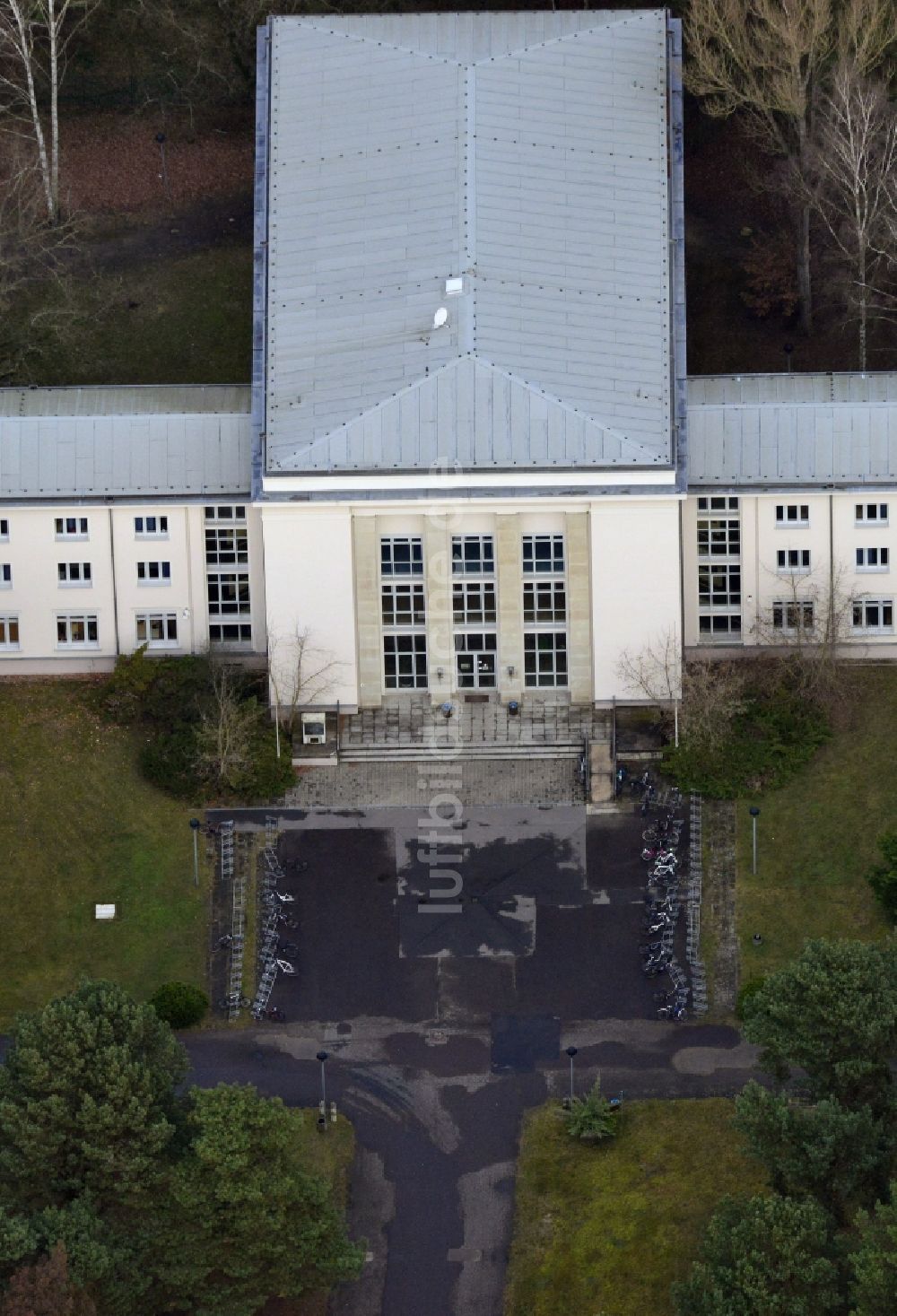 Luftbild Berlin Köpenick - Gebäude der Flatow-Oberschule in Köpenick in Berlin