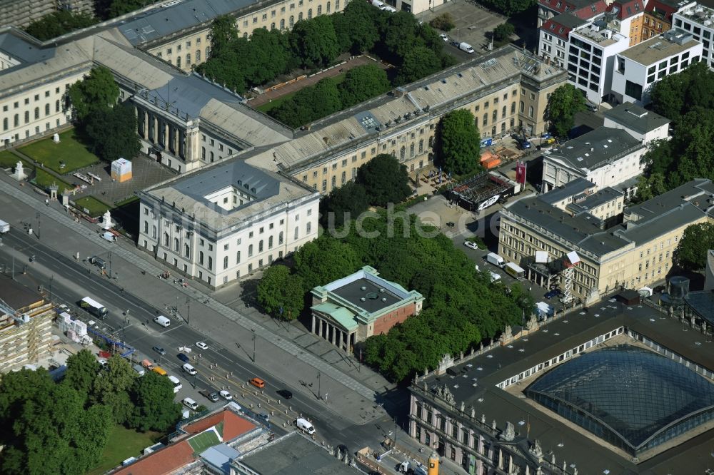 Berlin aus der Vogelperspektive: Gebäude der Gedenkstätte Neue Wache in Berlin