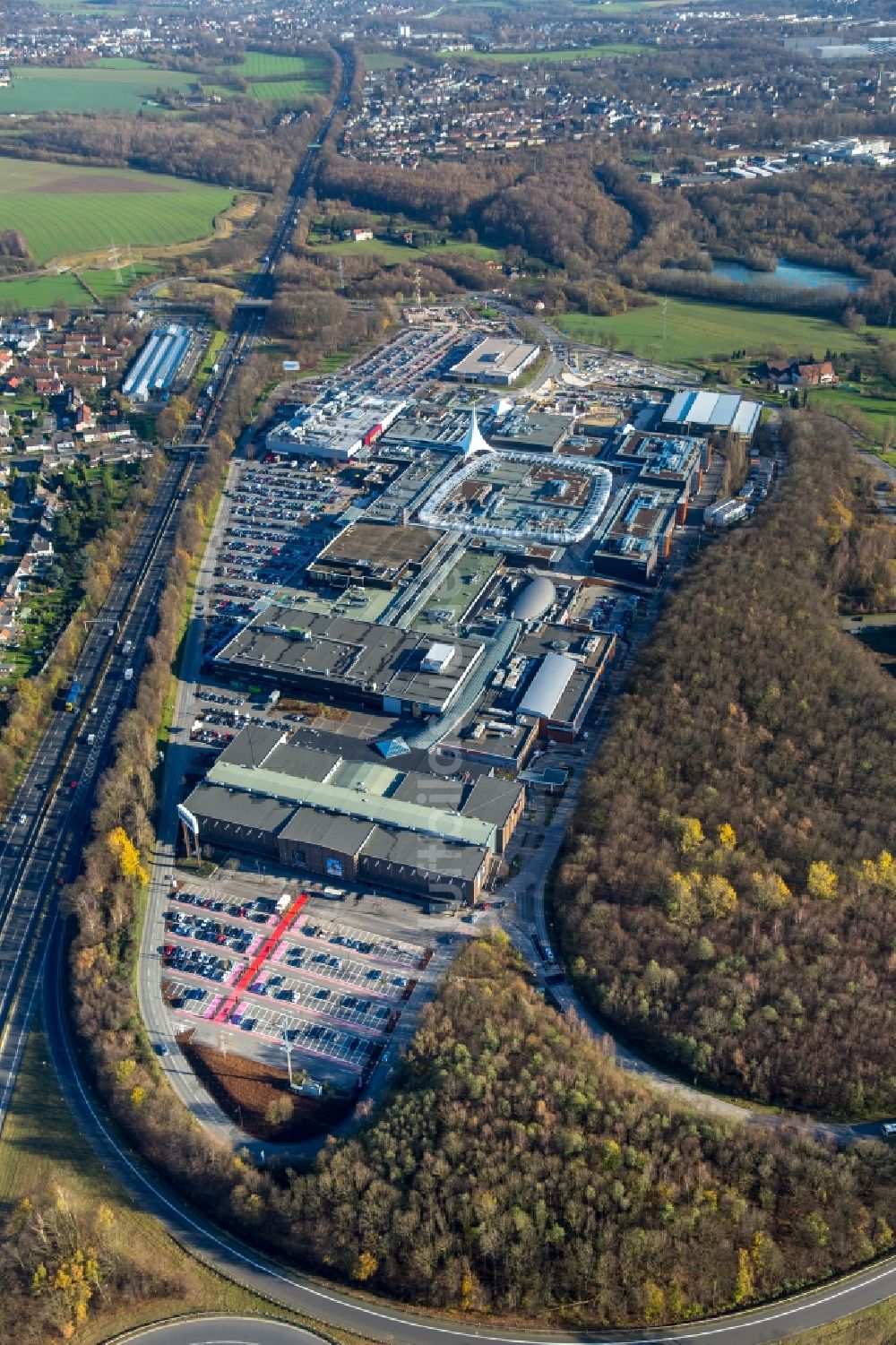 Luftbild Bochum - Gebäude und Gelände des Einkaufszentrum Ruhrpark im Osten von Bochum im Bundesland Nordrhein-Westfalen