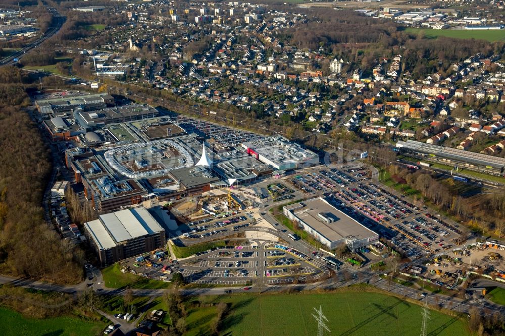 Bochum aus der Vogelperspektive: Gebäude und Gelände des Einkaufszentrum Ruhrpark im Osten von Bochum im Bundesland Nordrhein-Westfalen