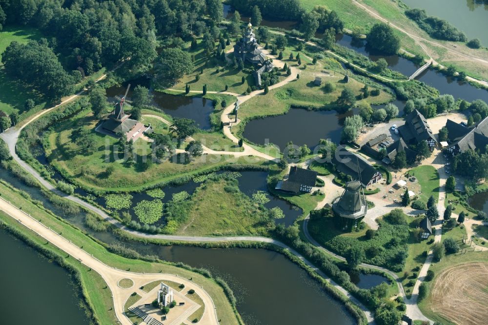 Gifhorn aus der Vogelperspektive: Gebäude Glocken-Palast mit dem Kulturinstitut Die Brücke und Internationales Mühlenmuseum Gifhorn in Gifhorn im Bundesland Niedersachsen