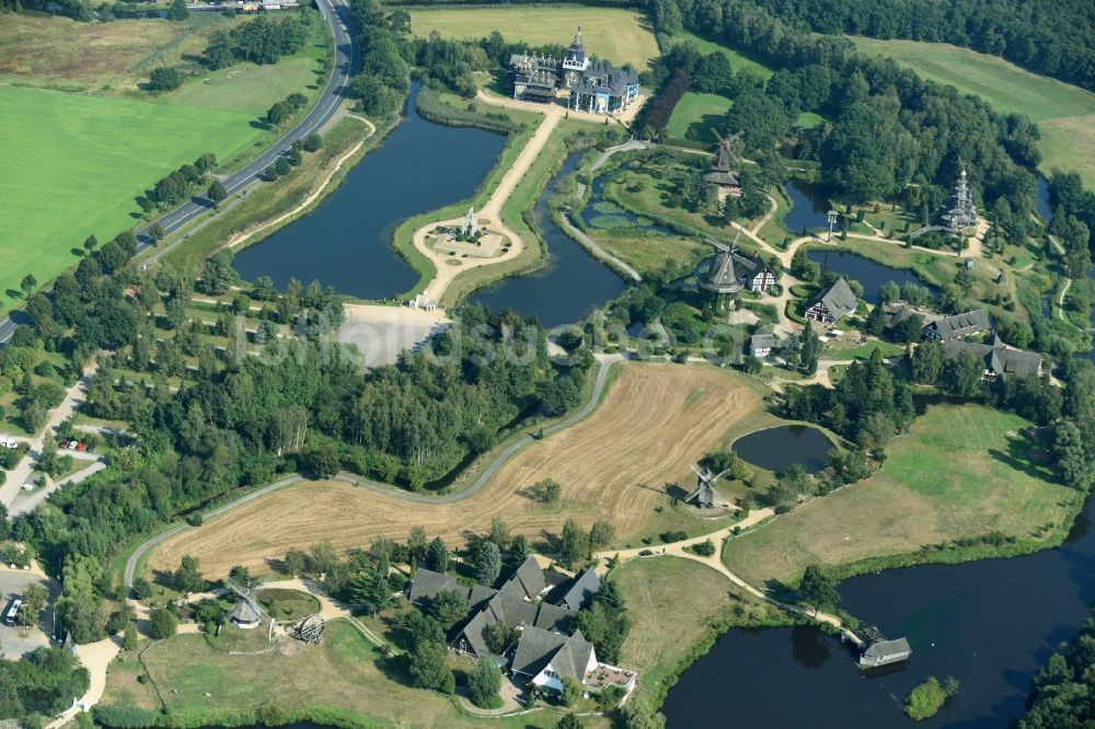 Gifhorn aus der Vogelperspektive: Gebäude Glocken-Palast mit dem Kulturinstitut Die Brücke und Internationales Mühlenmuseum Gifhorn in Gifhorn im Bundesland Niedersachsen