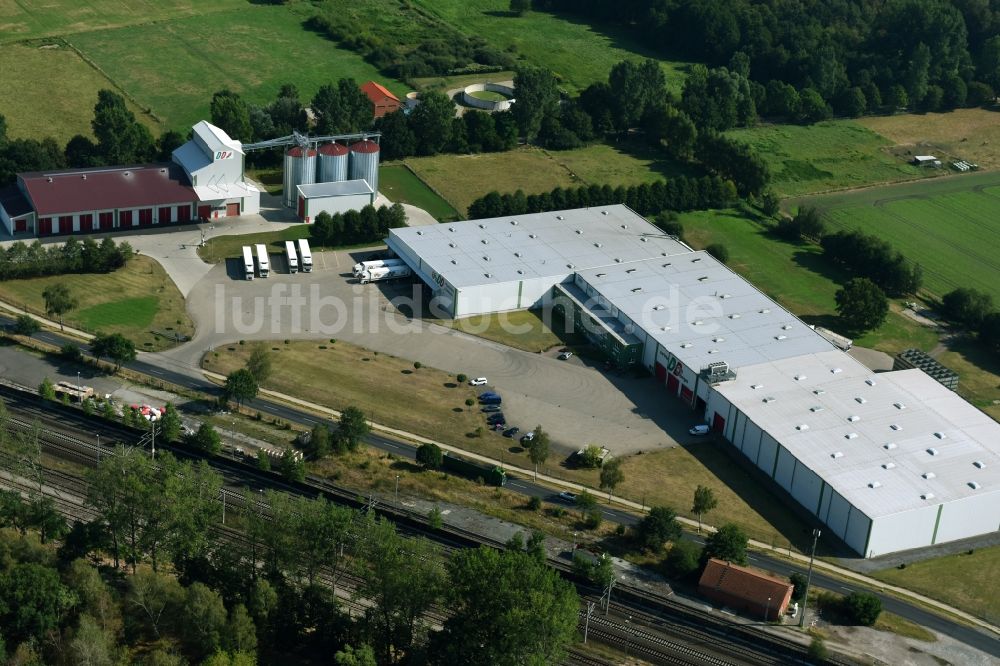 Dollbergen von oben - Gebäude des Großhandelszentrum der Kartoffel Deyerling Dollbergen GmbH in Dollbergen im Bundesland Niedersachsen