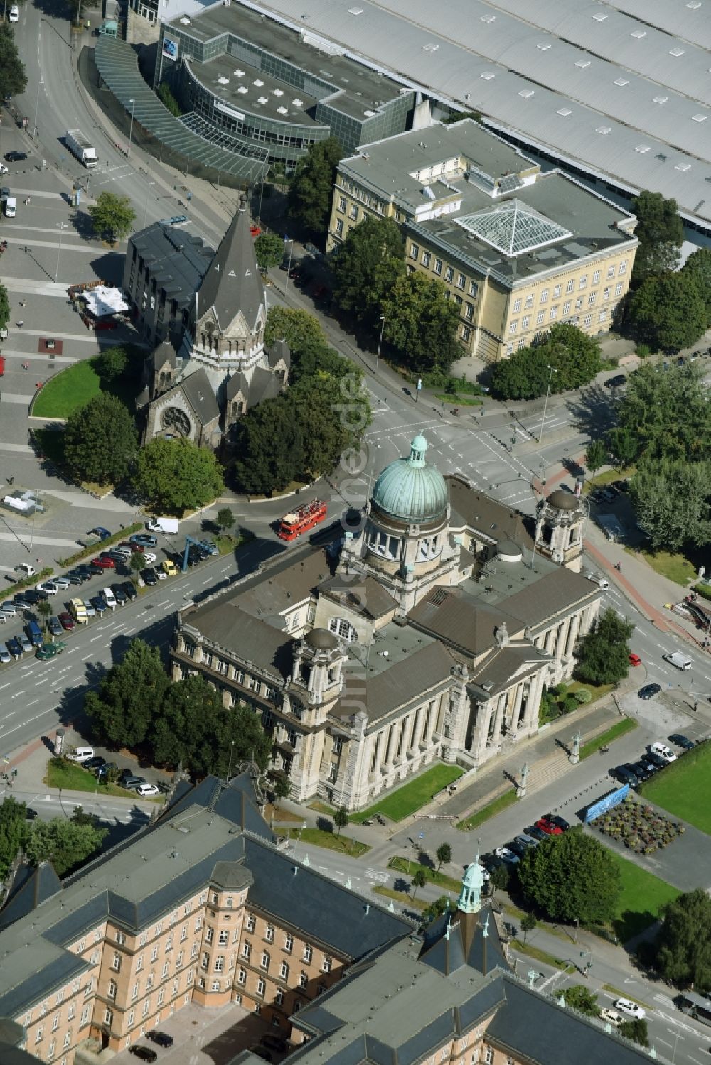 Hamburg von oben - Gebäude des Hanseatischen Oberlandesgerichts in Hamburg