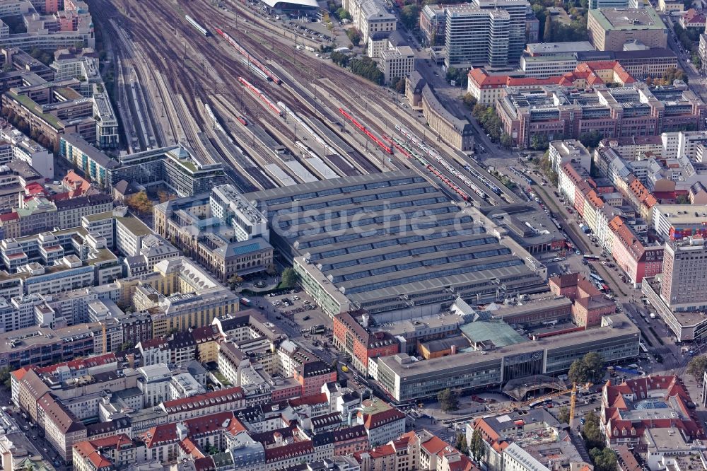 München aus der Vogelperspektive: Gebäude des Hauptbahnhofes in München im Bundesland Bayern