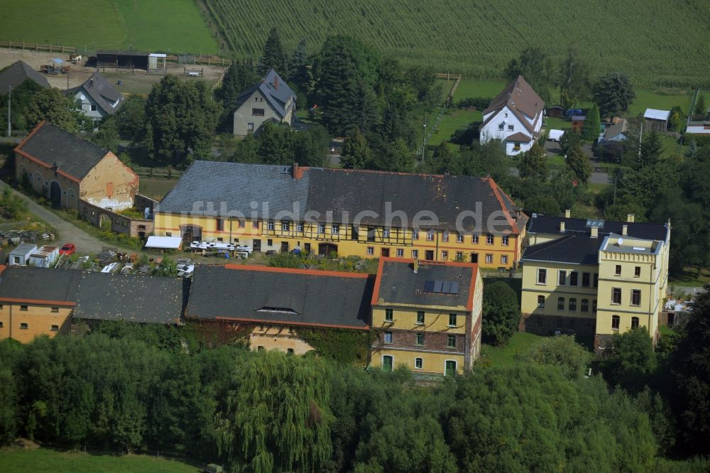 Altenhain von oben - Gebäude und Hof des Schloß Schloss Altenhain in Altenhain im Bundesland Sachsen