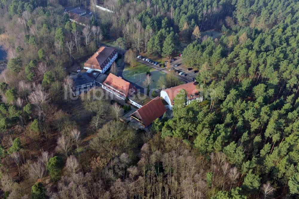 Luftbild Templin - Groß Dölln - Gebäude des Hotel Döllnsee-Schorfheide am Ufer des Großdöllner See in Groß Dölln einem Ortsteil von Templin im Bundesland Brandenburg