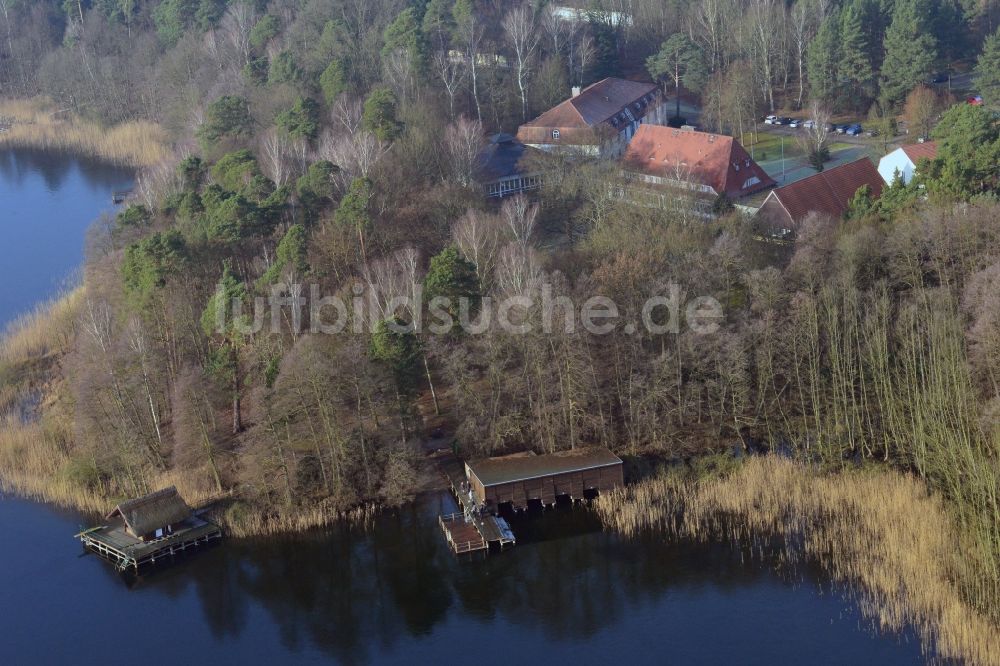 Luftbild Templin - Groß Dölln - Gebäude des Hotel Döllnsee-Schorfheide am Ufer des Großdöllner See in Groß Dölln einem Ortsteil von Templin im Bundesland Brandenburg