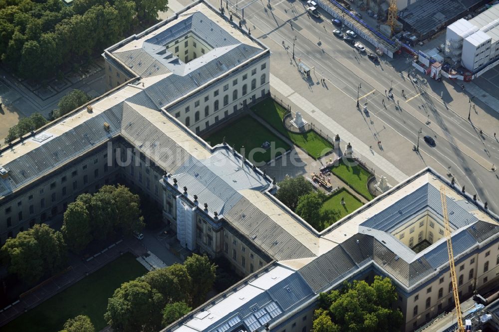 Luftaufnahme Berlin - Gebäude der Humboldt-Universität Unter den Linden in Berlin Mitte