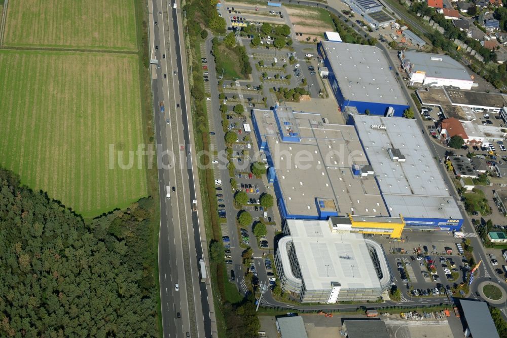 Walldorf von oben - Gebäude des IKEA Einrichtungshaus in Walldorf im Bundesland Baden-Württemberg