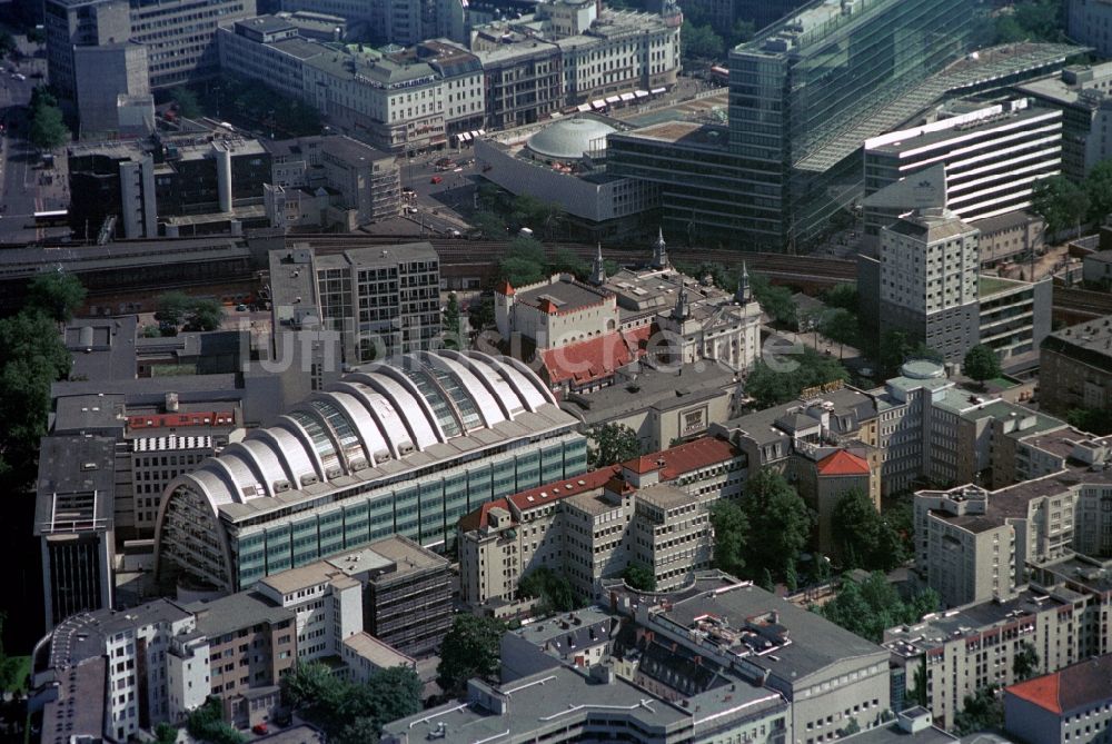 Luftaufnahme Berlin - Gebäude der Industrie- und Handelskammer IHK an der Fasanenstraße in Berlin