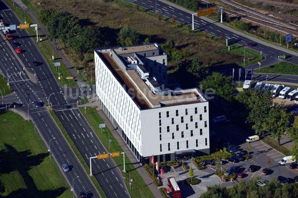 Luftaufnahme Berlin - Gebäude des InterCityHotel Berlin-Brandenburg Airport Am Seegraben 2 in Berlin Schönefeld