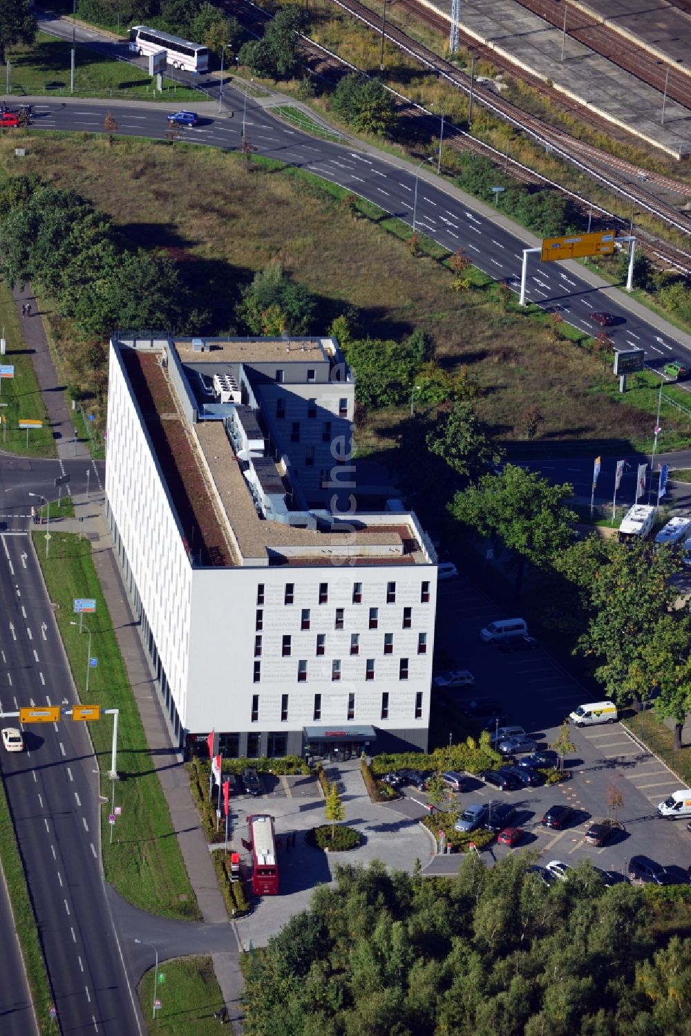 Berlin aus der Vogelperspektive: Gebäude des InterCityHotel Berlin-Brandenburg Airport Am Seegraben 2 in Berlin Schönefeld