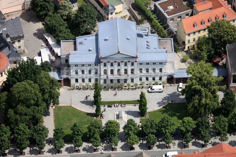 Luftaufnahme Weimar - Gebäude des Jugend- und Kulturzentrum mon ami am Goetheplatz in Weimar im Bundesland Thüringen