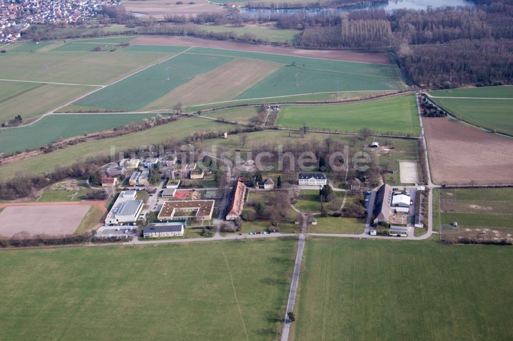 Stutensee aus der Vogelperspektive: Gebäude des Jugendheimes Jugendeinrichtung Schloss Stutensee GgmbH in Stutensee im Bundesland Baden-Württemberg, Deutschland