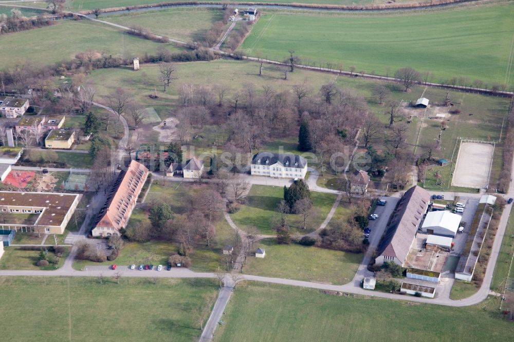 Luftbild Stutensee - Gebäude des Jugendheimes Jugendeinrichtung Schloss Stutensee GgmbH in Stutensee im Bundesland Baden-Württemberg, Deutschland