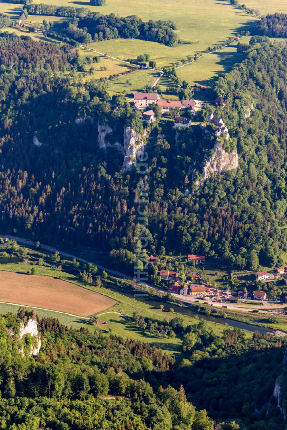 Luftaufnahme Leibertingen - Gebäude der Jugendherberge DJH Burg Wildenstein in Leibertingen im Bundesland Baden-Württemberg, Deutschland