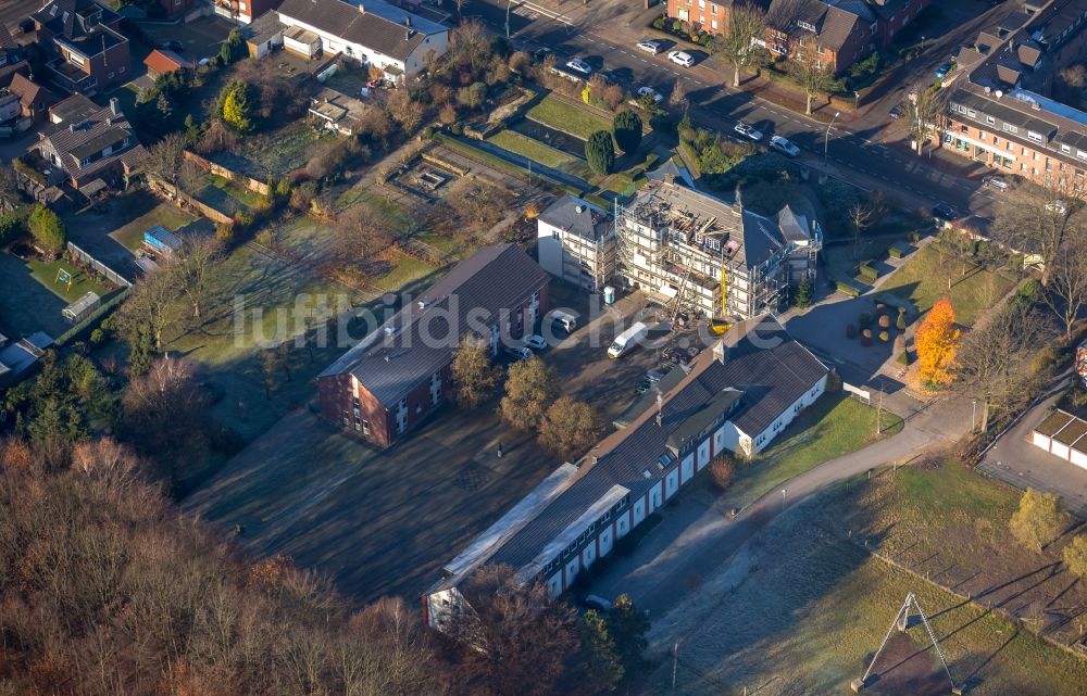 Bottrop von oben - Gebäude der Jugendherberge Hauptstraße im Ortsteil Kirchhellen in Bottrop im Bundesland Nordrhein-Westfalen