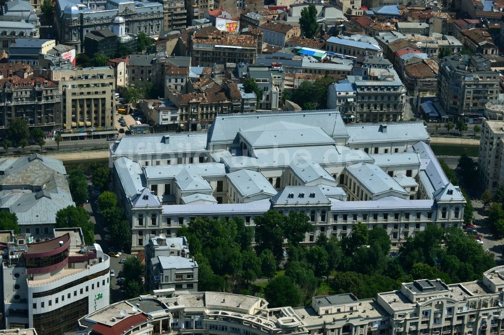 Luftaufnahme Bukarest - Gebäude des Justizpalast Curtea De Apel Bucuresti im Stadtzentrum der Hauptstadt Bukarest in Rumänien