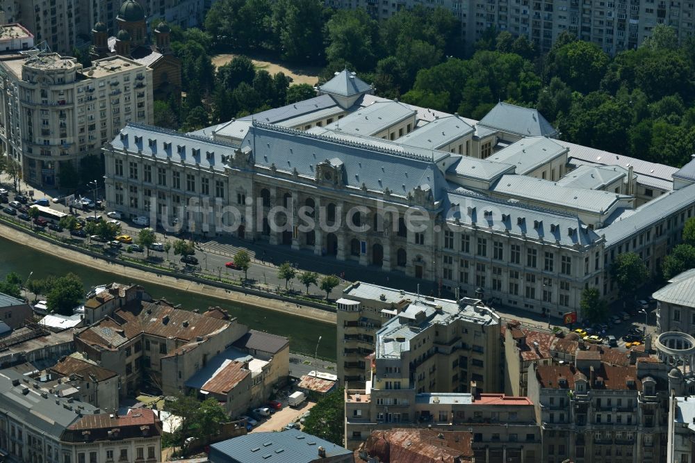 Luftbild Bukarest - Gebäude des Justizpalast Curtea De Apel Bucuresti im Stadtzentrum der Hauptstadt Bukarest in Rumänien