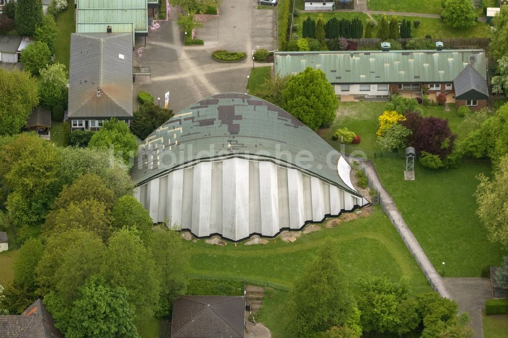 Luftaufnahme Essen Überrhur - Gebäude der katholischen Gemeinde St.Suitbert bei Essen- Überrhur im Bundesland Nordrhein-Westfalen